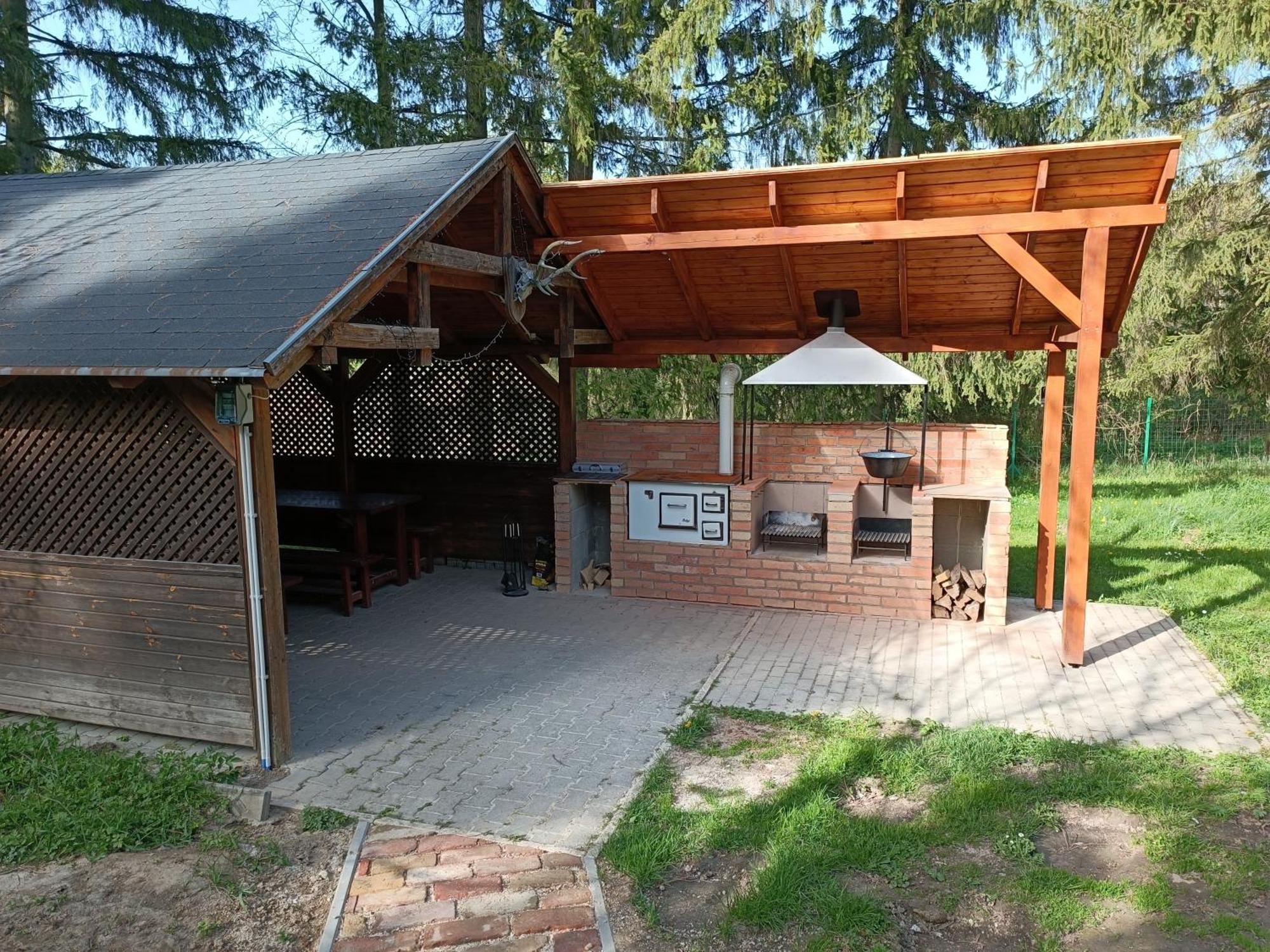 Hotel Hétházpuszta Erdészlak Isztimér Exterior foto